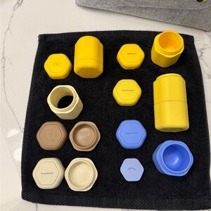 Modular travel leak proof containers by Cadence